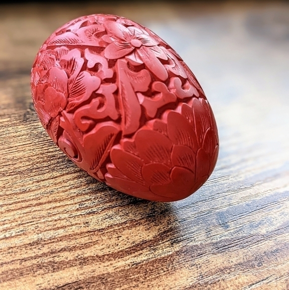 Red Cinnabar Egg Vintage Hand-Carved Chinese Decor - Picture 4 of 7